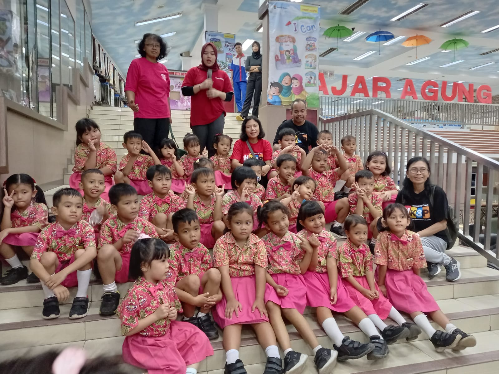 Studi Wisata Ke Toko Buku Fajar Agung