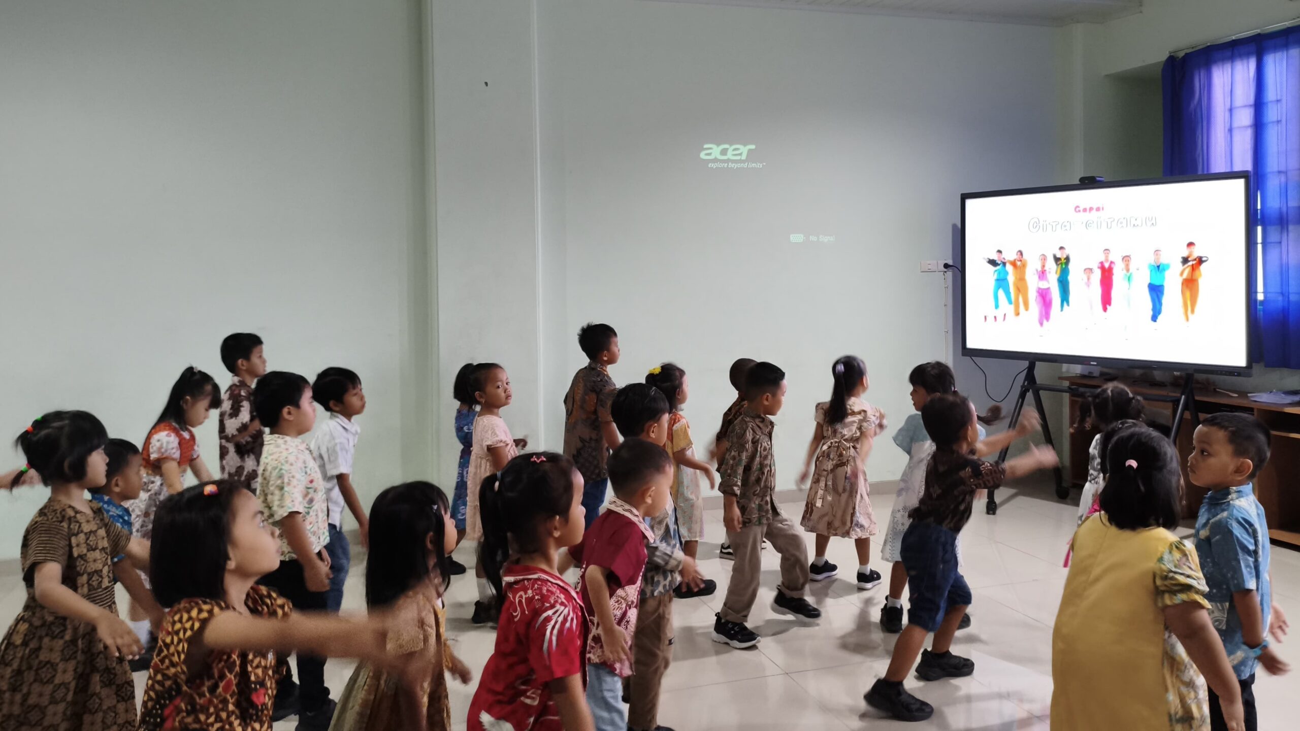 Peringatan Hari Batik Nasional di TK Xaverius 2 Bandar Lampung