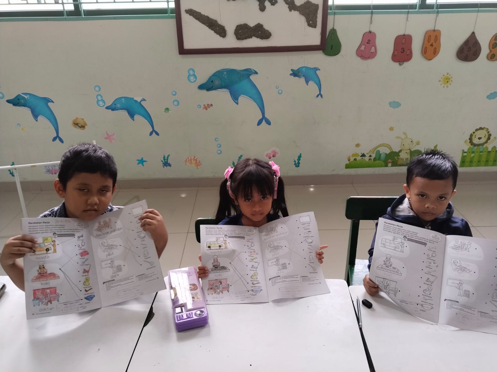 Detektif Cilik: Petualangan Seru Mengenal Profesi dan Alat Ajaibnya